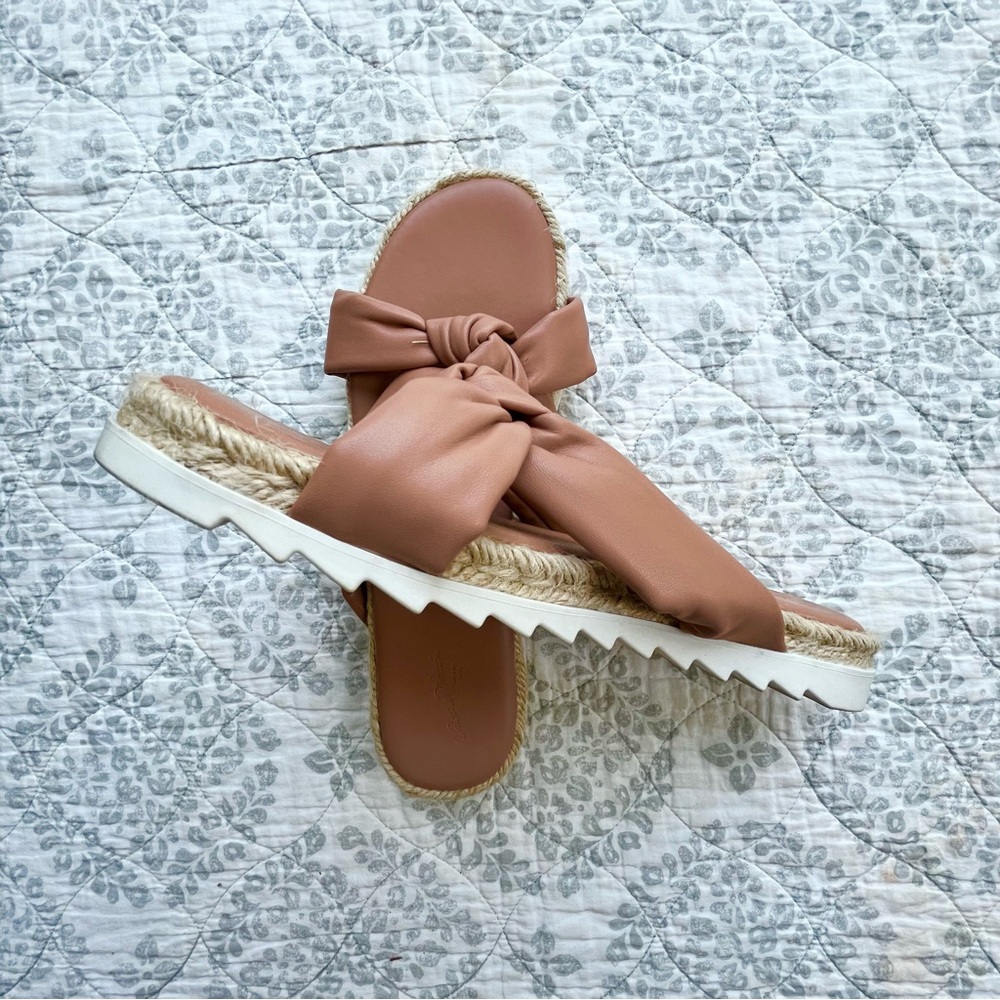 🆑 CLEARANCE! 9 Universal Thread Cross-Knot Sandals - Picture 3 of 5